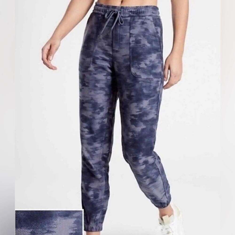 Athleta Women's Farallon Printed Joggers Blue Camo Size 4P